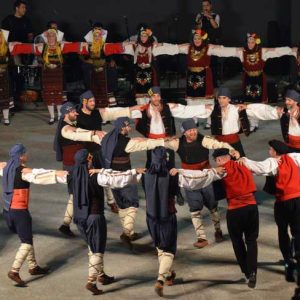 Le groupe de danse du Centre de Recherches Folkloriques de Larissa - Grèce